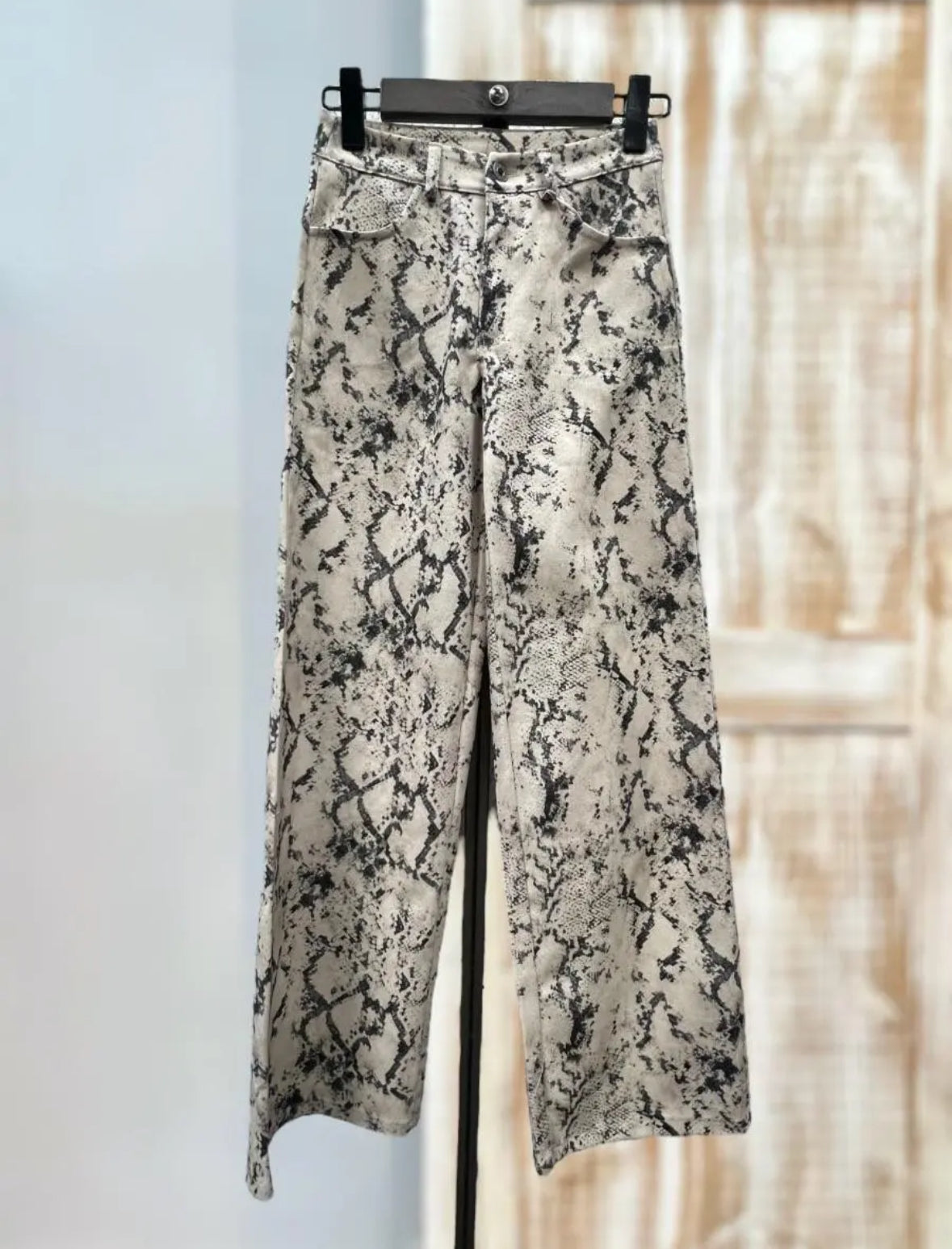 Pantalón estampado bolsillos